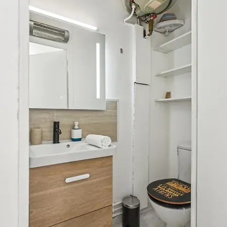 Chic And Comfortable Paryż