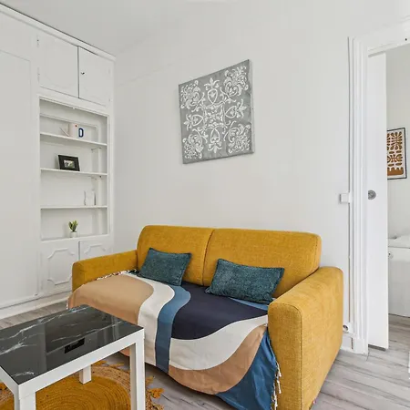 Chic And Comfortable Apartment Paris